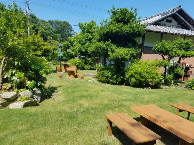 広い日本庭園